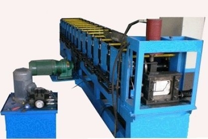 冷間圧延する電流を通された金属雨溝のプロフィールPLC制御を用いる機械を形作ります